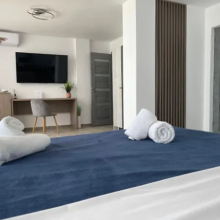 Aqua By The Sea ゲストハウス エフォリエ・スド