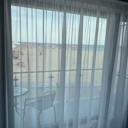 Aqua By The Sea Guest house 3*