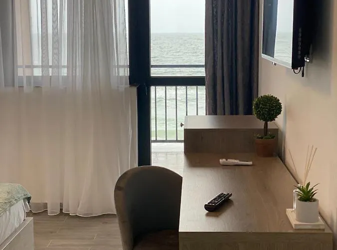 Aqua By The Sea Guest house