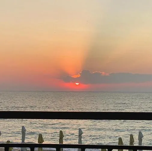 Aqua By The Sea Guest house 4*